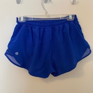 Lululemon Hot Hot Low-Rise Lined Short 2.5"